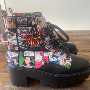 Women's Bumper Comic Strip
Platform Boots Size 7